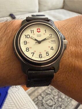 Vintage Victorinox Swiss Army Field Watch Quartz 39mm Men's Swiss Made